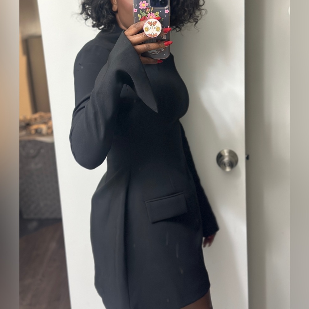 ODD MUSE THE ULTIMATE MUSE SPLIT SLEEVE MINI
DRESS - BLACK - Picture 8 of 13
